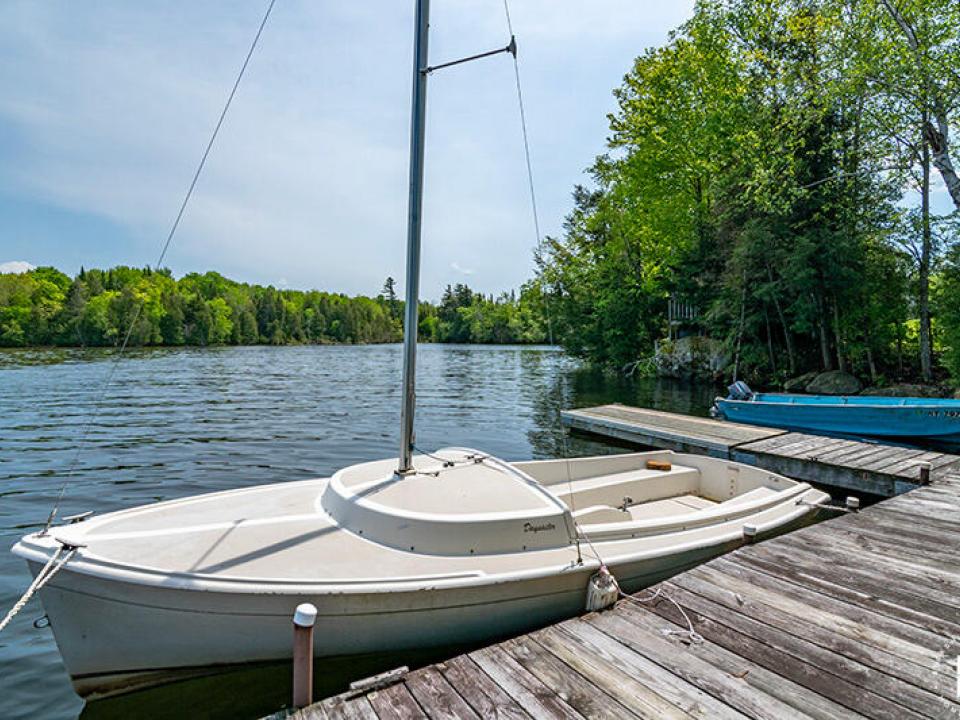 CampNorthwindOnChazyLake_Boathouse_SailB