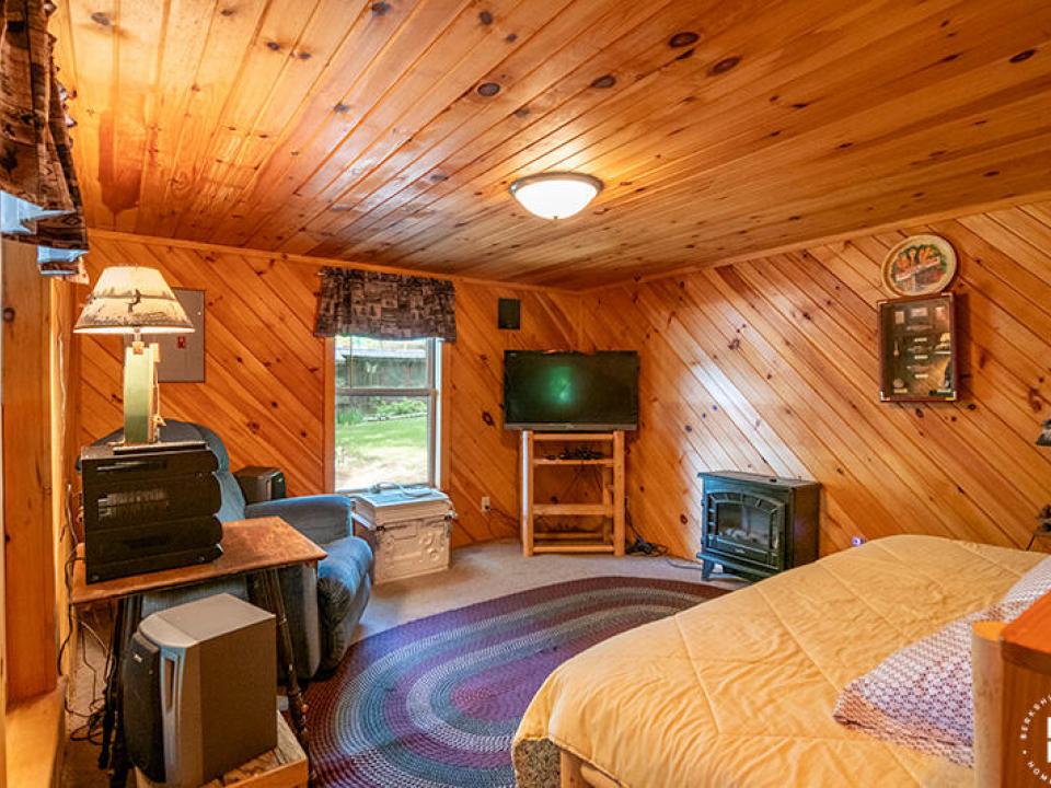 KeesevilleCabinsOnAugerLake_Cabin1_LR