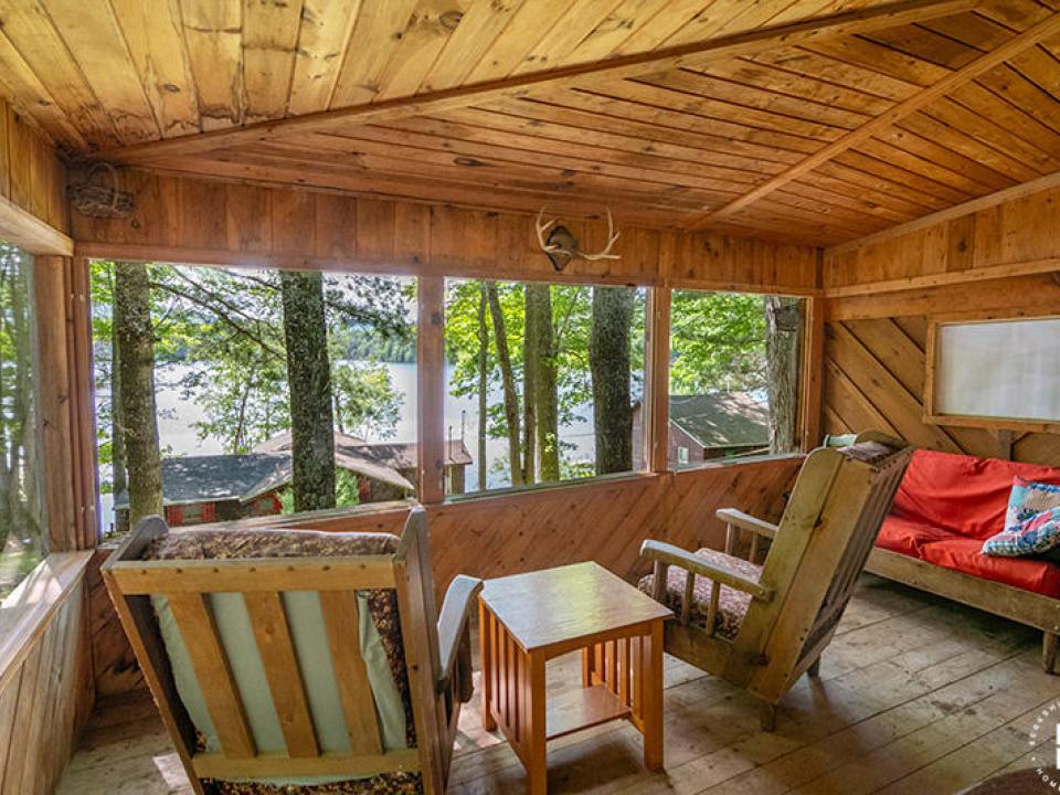 KeesevilleCabinsOnAugerLake_Cabin2_Scree