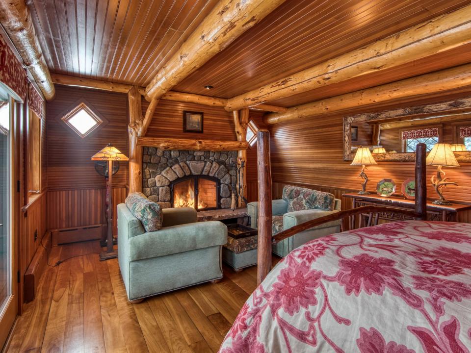 Guest bedroom upper level