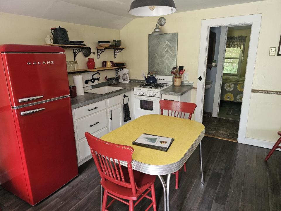 Northwood Cabins - #1 kitchenette II