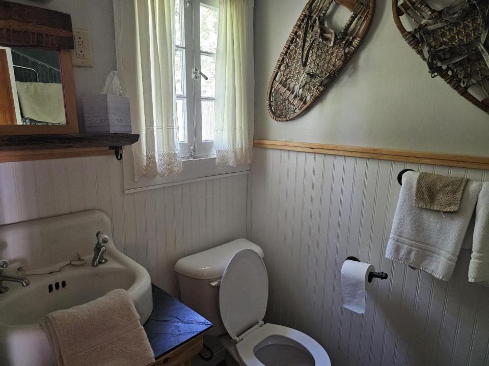 Northwood Cabins - #5 bath