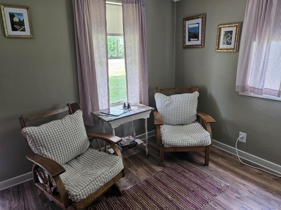 Northwood Cabins - #10 living rm