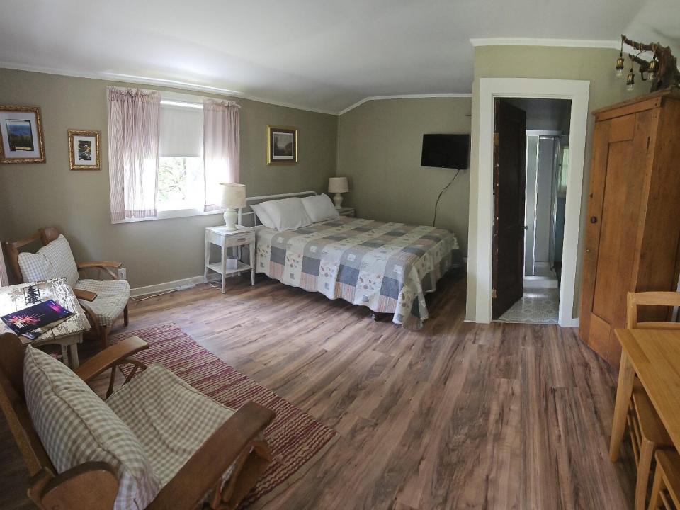 Northwood Cabins - #10 panoramic inter