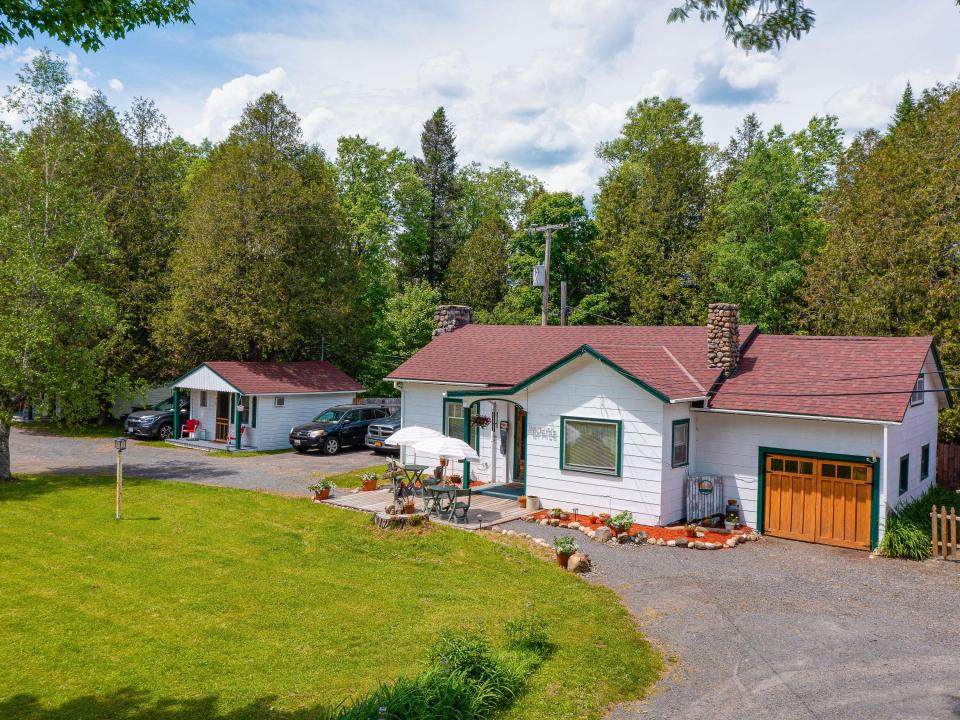 Northwood Cabins - aerial ext of main ho