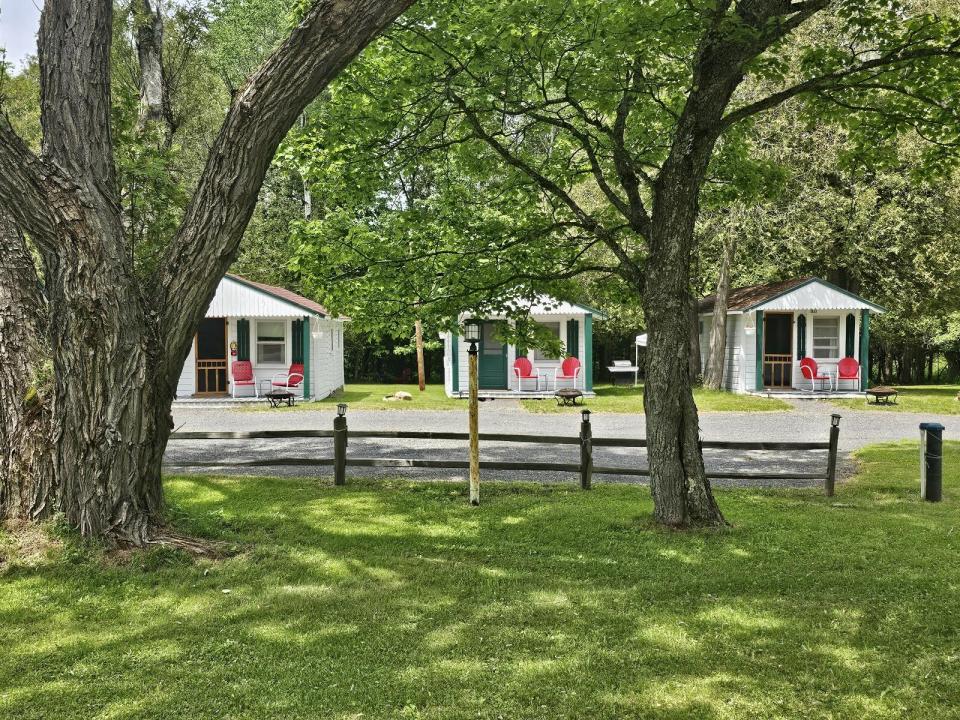 Northwood Cabins - ext of a few cabins