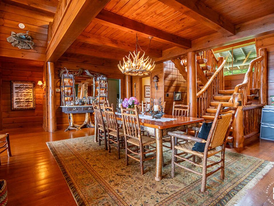 CampWawbeekOnUpperSaranacLake_DiningRoom