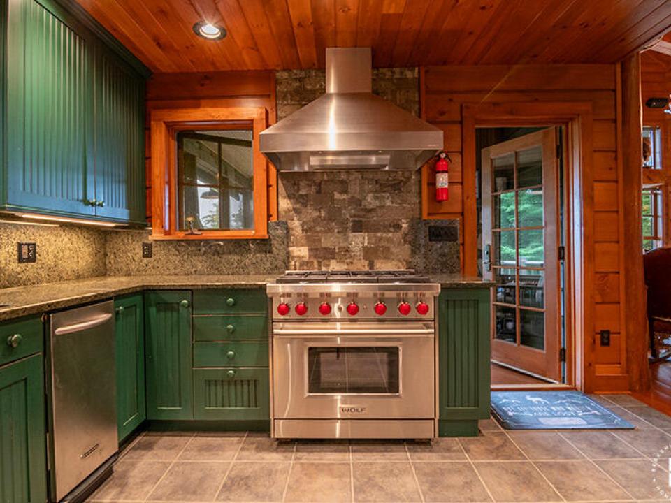 CampWawbeekOnUpperSaranacLake_Kitchen_St