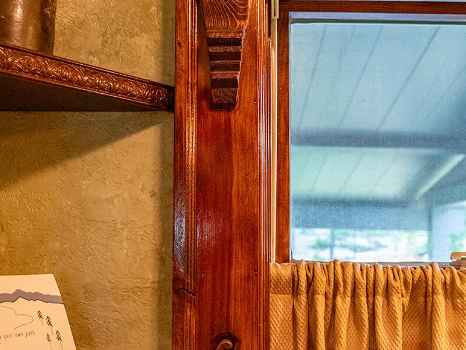 TheCastleInKeene_Bath_Half_Woodwork