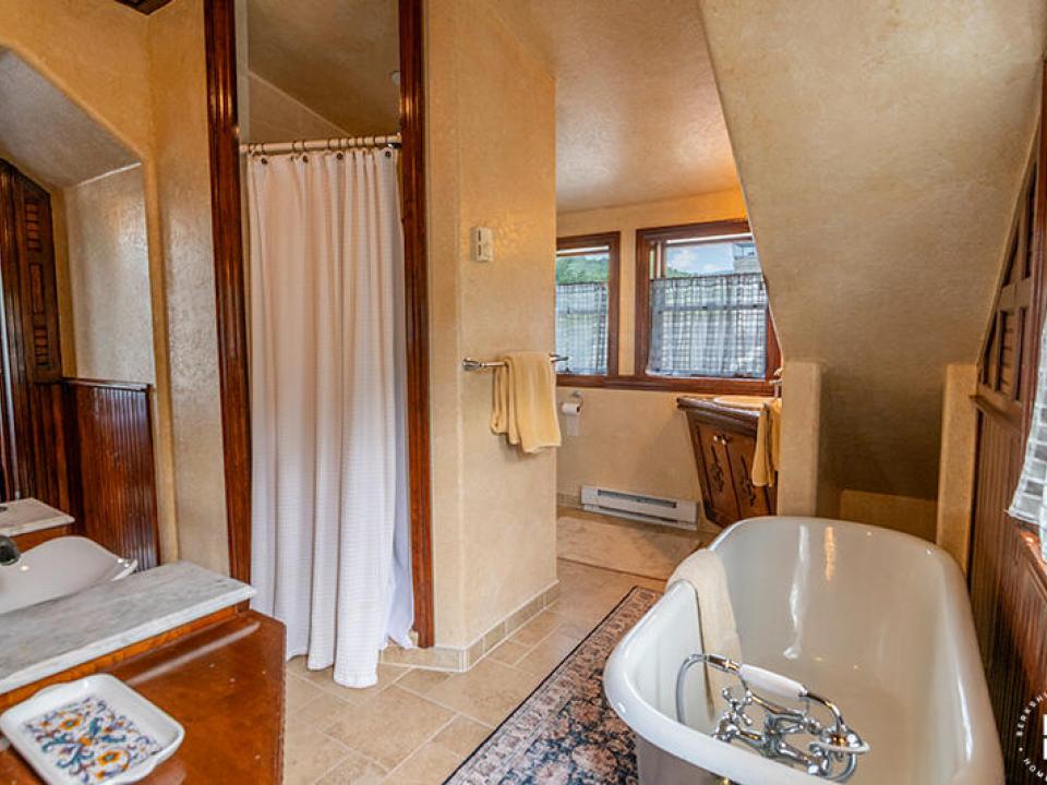 TheCastleInKeene_Bathroom1_Shower