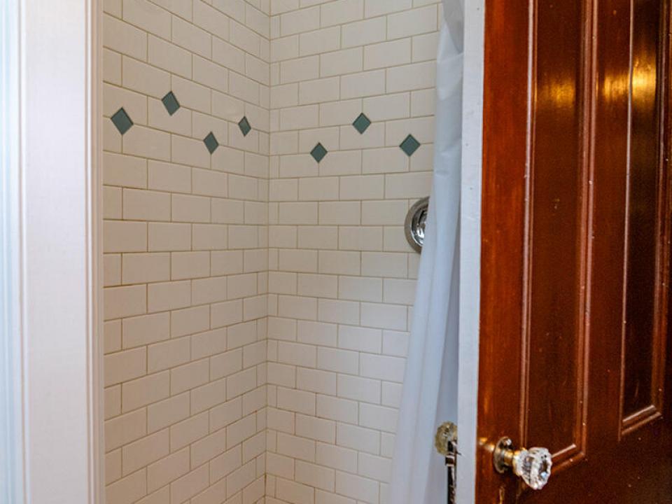 TheCastleInKeene_Bathroom2_Shower