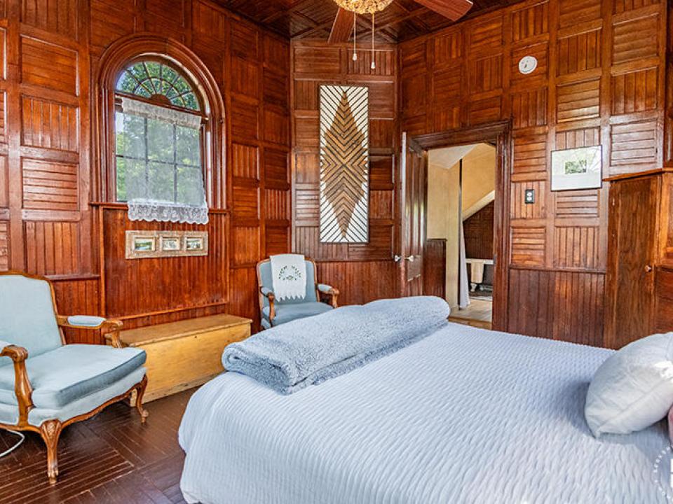 TheCastleInKeene_Bedroom1_Chairs