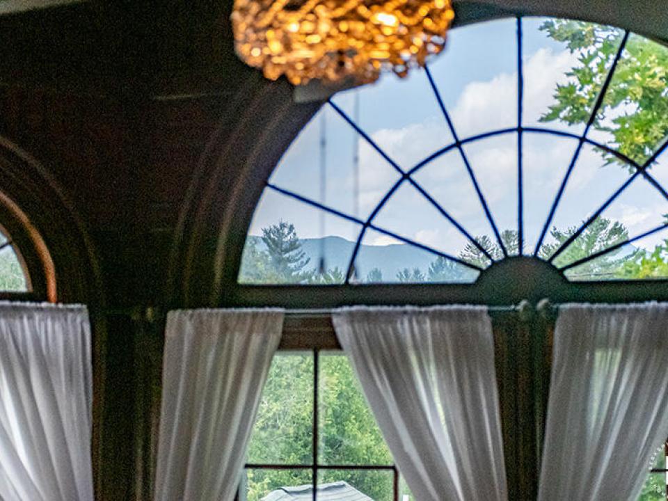 TheCastleInKeene_Bedroom1_View