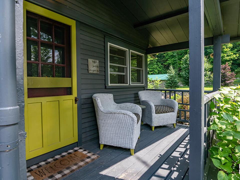 TheCastleInKeene_CoveredPorch_Entry