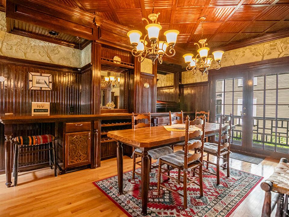 TheCastleInKeene_DiningRoom_L