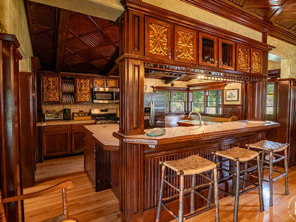 TheCastleInKeene_Kitchen_L
