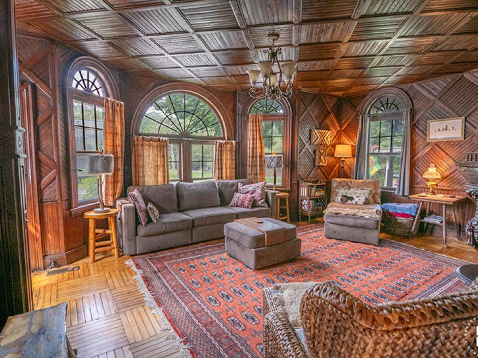 TheCastleInKeene_LivingRoom_From_DiningR