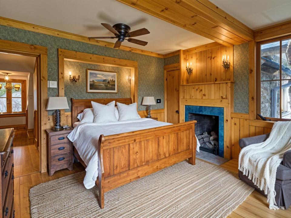 Middle Bedroom_Alcove BR