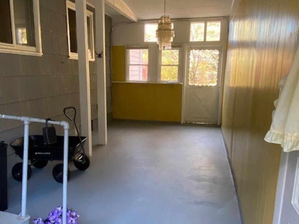 Breezeway between garage and house