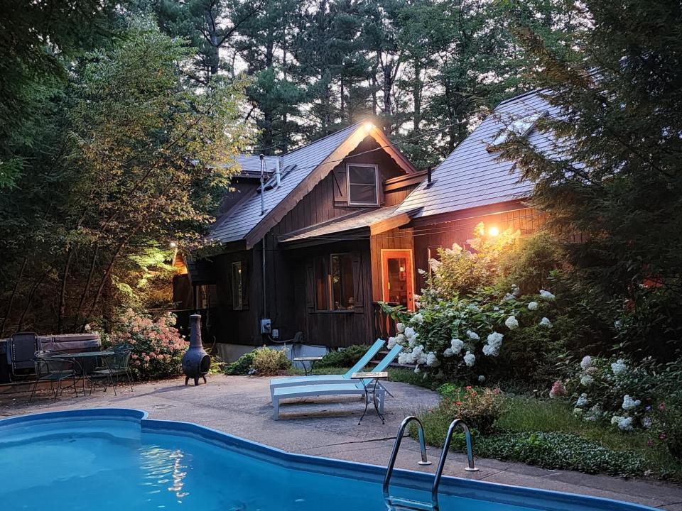 House.Night.Pool