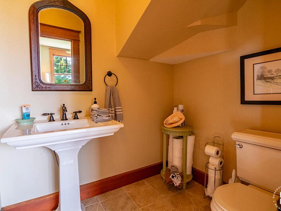 SheldonFarmOnLakeChamplain_Bath_Half