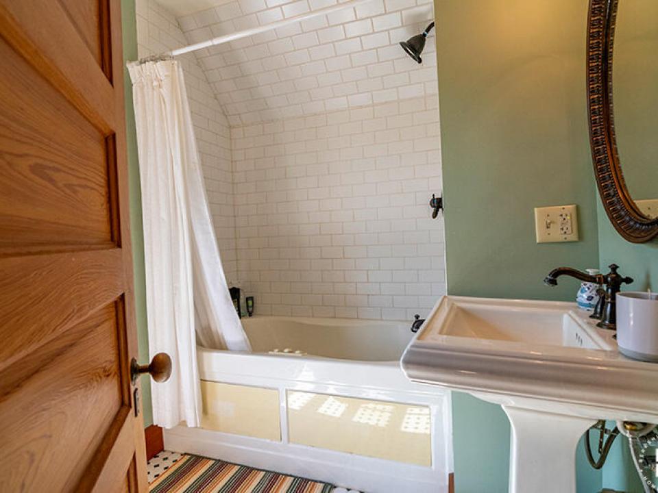 SheldonFarmOnLakeChamplain_Bathroom3