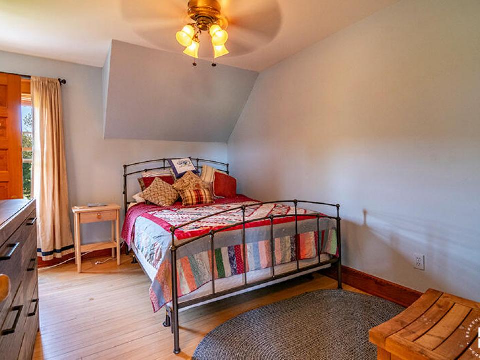 SheldonFarmOnLakeChamplain_Bedroom2