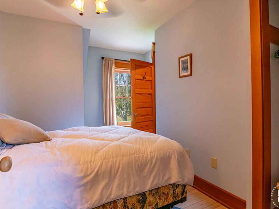 SheldonFarmOnLakeChamplain_Bedroom3