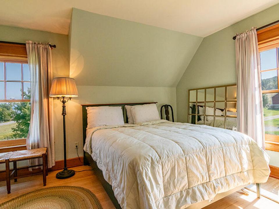 SheldonFarmOnLakeChamplain_Bedroom4