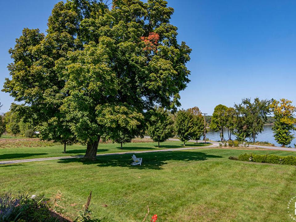 SheldonFarmOnLakeChamplain_CoveredPorch_