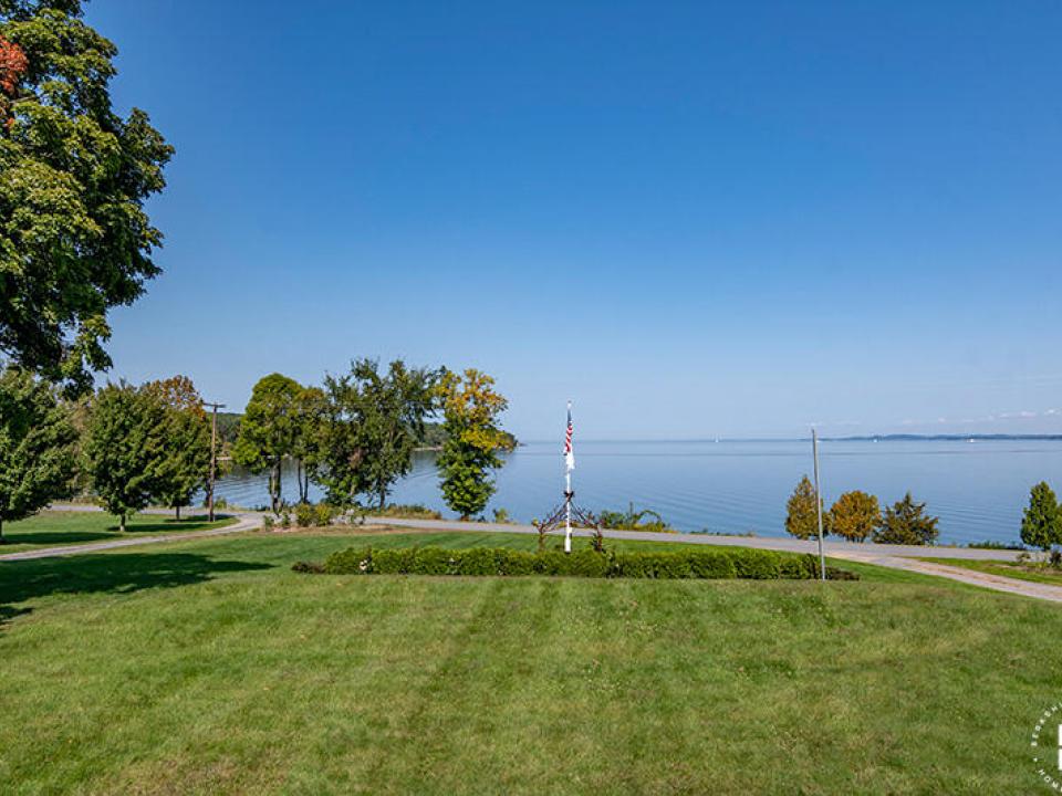 SheldonFarmOnLakeChamplain_CoveredPorch_