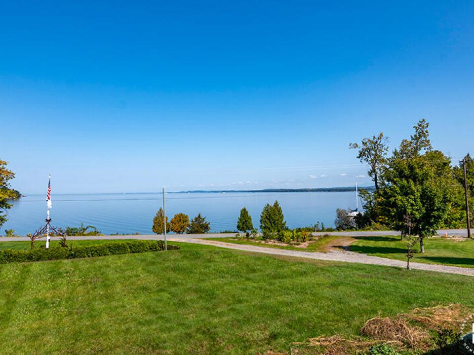 SheldonFarmOnLakeChamplain_CoveredPorch_