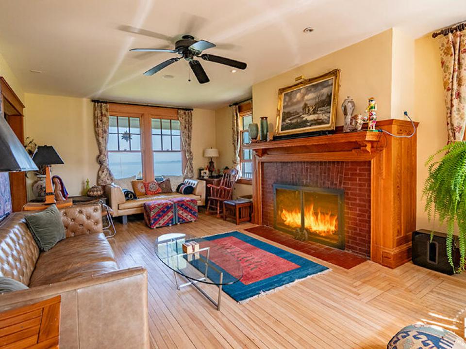 SheldonFarmOnLakeChamplain_LivingRoom_L_