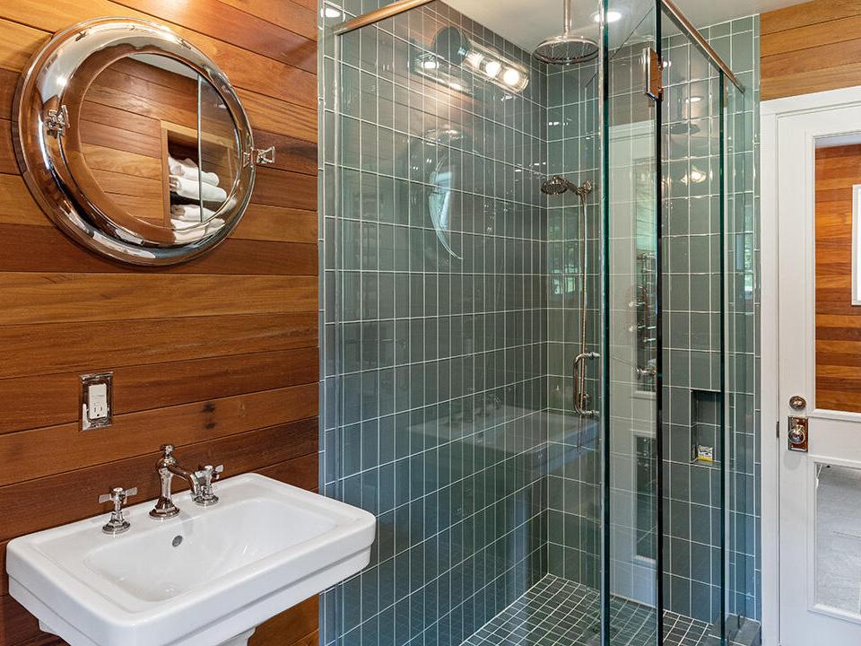 Guest House Bath