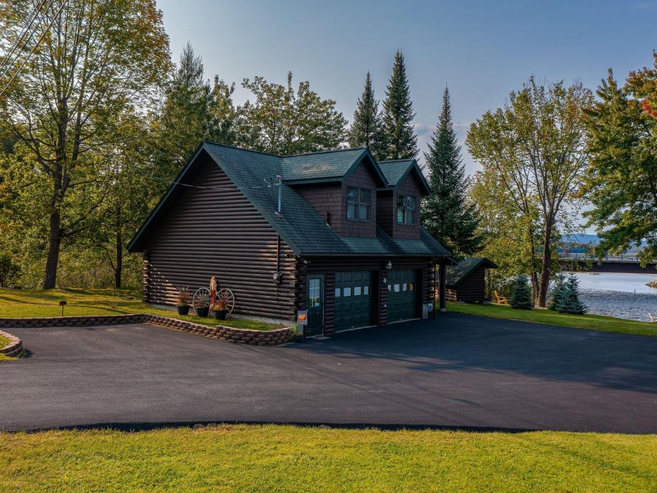 Kenniston - Lake Simond - ext garage gue