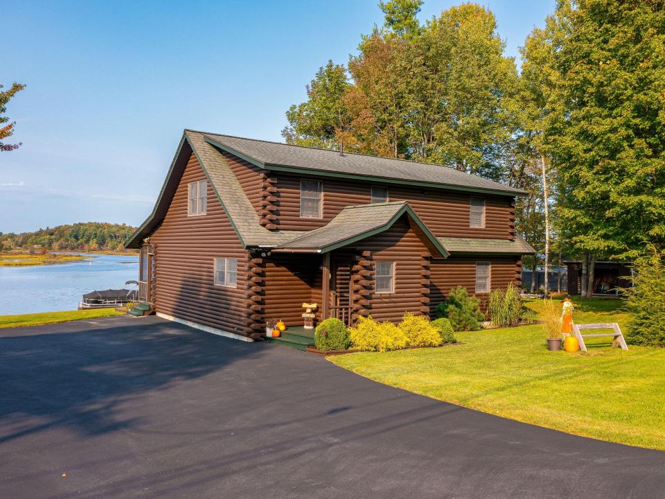 Kenniston - Lake Simond - ext main house
