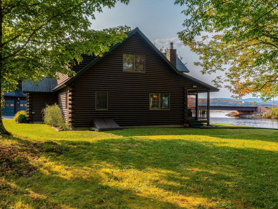Kenniston - Lake Simond - ext side