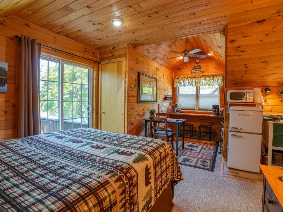 Kenniston - Lake Simond - guest cottage