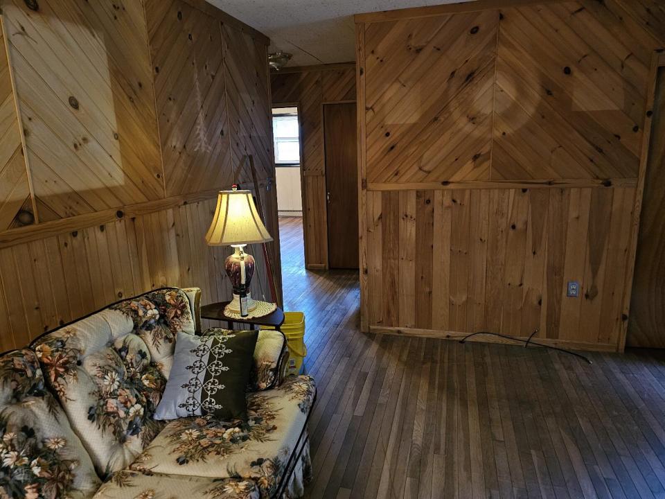 Staves - Marion St - livingrm III