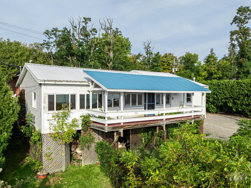2270 Main St Essex-4