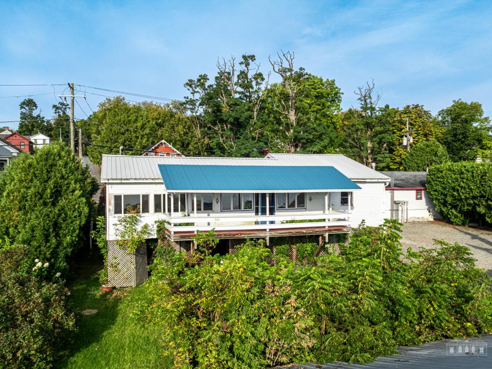 2270 Main St Essex-5