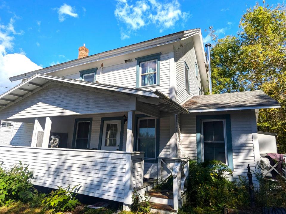 cSide View Rear Entry