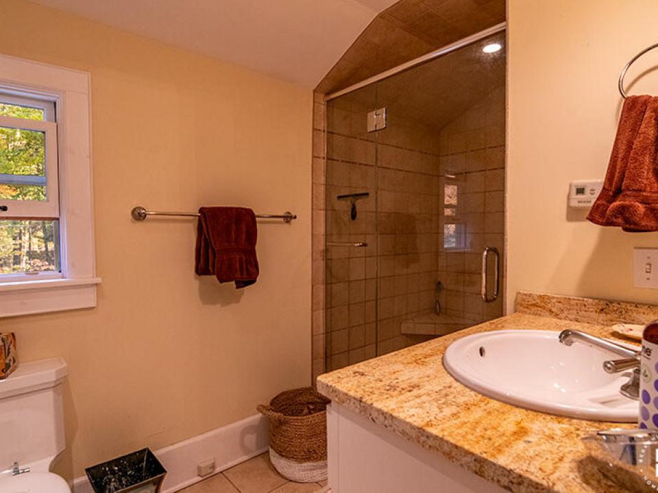LakePlacidHomeOnCobbleHillRoad_Bathroom_