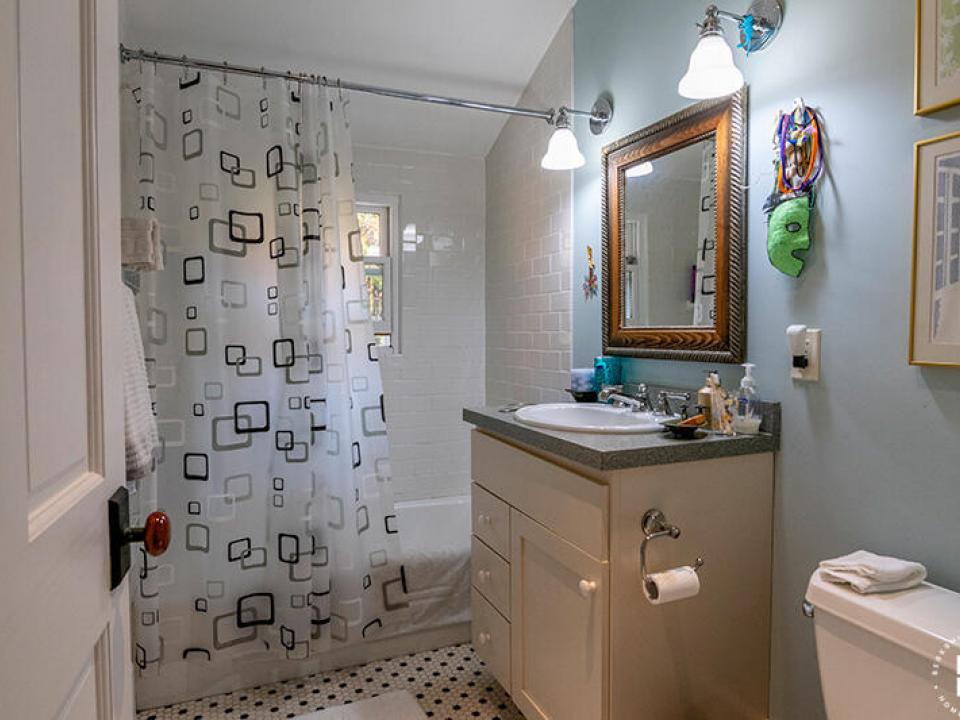 LakePlacidHomeOnCobbleHillRoad_Bathroom2