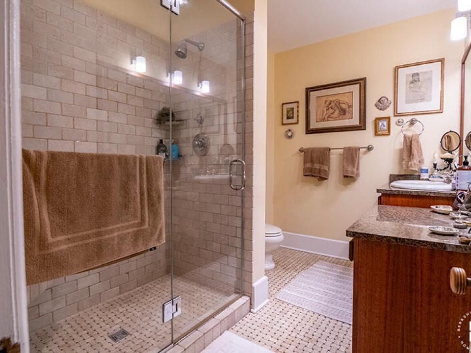 LakePlacidHomeOnCobbleHillRoad_Bathroom3