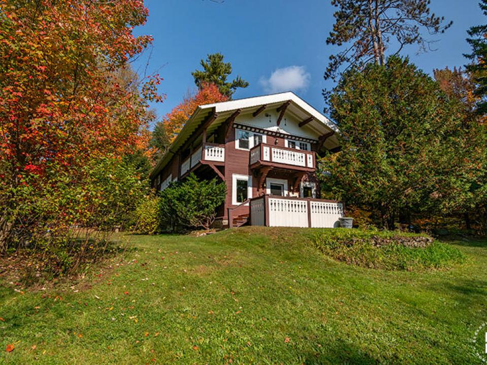 LakePlacidHomeOnCobbleHillRoad_Exterior_