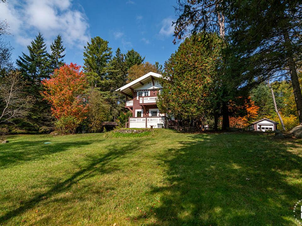 LakePlacidHomeOnCobbleHillRoad_Exterior_