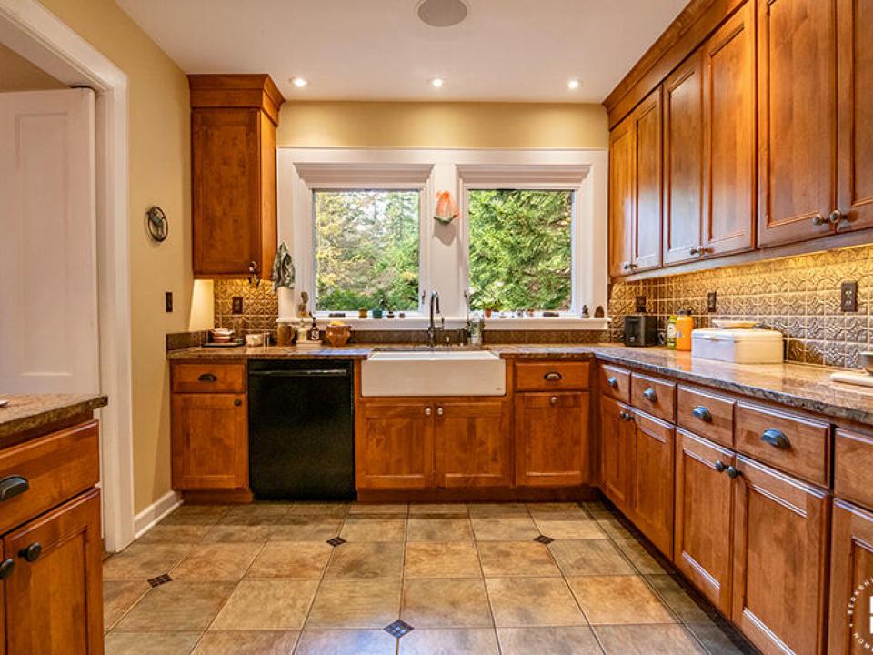 LakePlacidHomeOnCobbleHillRoad_Kitchen_S