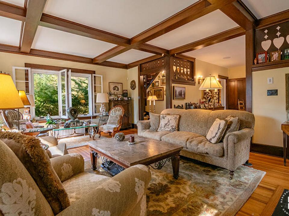 LakePlacidHomeOnCobbleHillRoad_LivingRoo