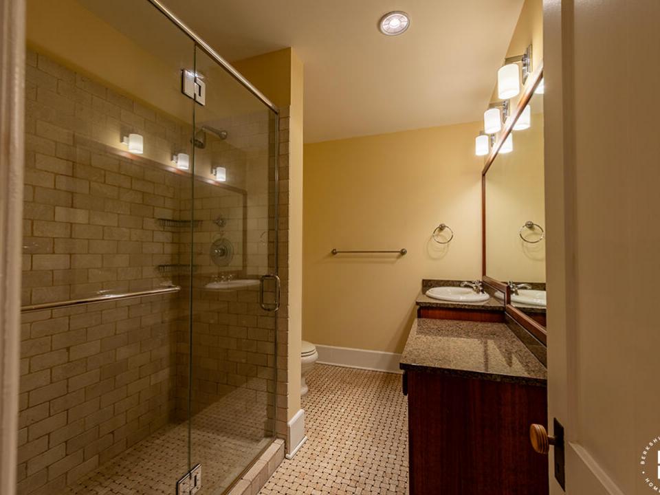 HistoricLakePlacidHome_Bathroom1
